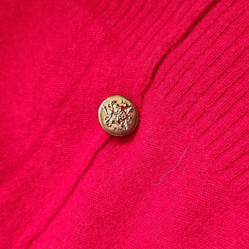 VINTAGE Made In Hong Kong red wool golden crest buttons old money cardigan - Picture 12 of 14